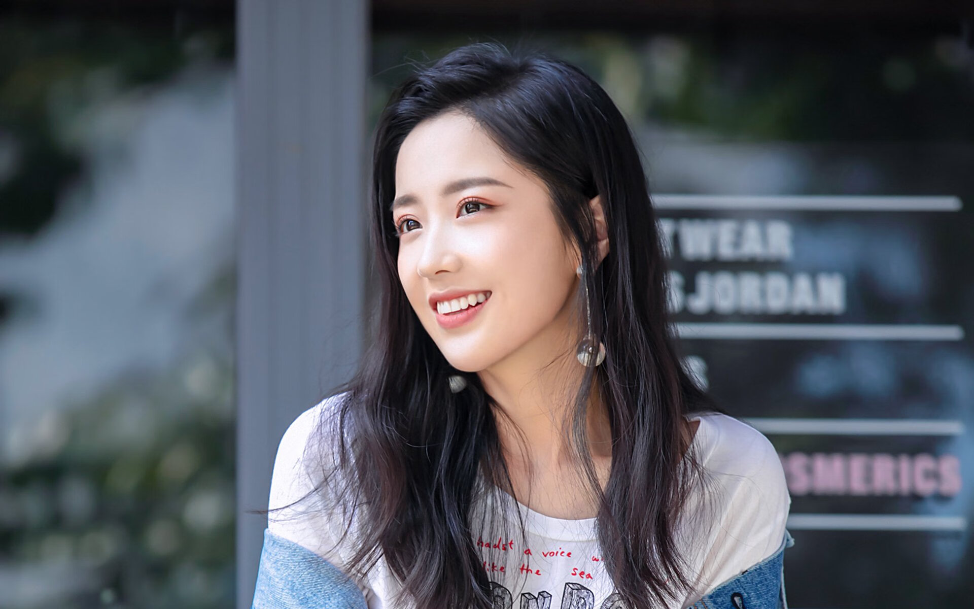 德甲球队通过实时心率监测系统制定差异化恢复策略