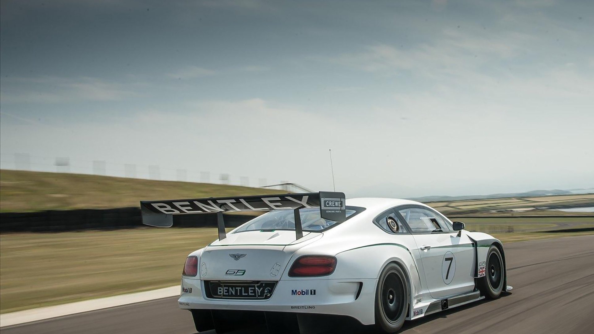 德甲球队高强度对抗中体能消耗与技术失误关联,德甲的水平