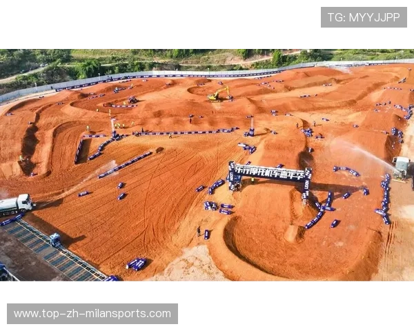 摩托越野起跳飞跃沙丘极具震撼力