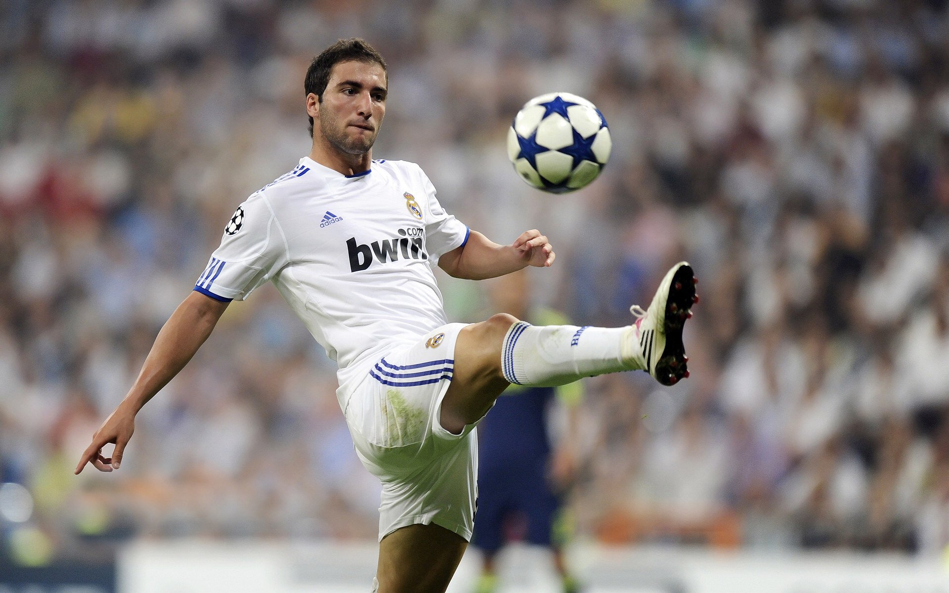 米兰体育app下载安装-《FIFA》虚拟足球盛典，领略未来体育新未来！